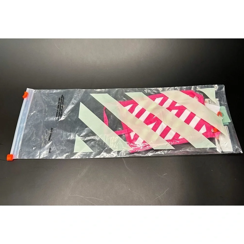 OFF-WHITE Diagonal Graphic Print Face Mask Fuchsia/white